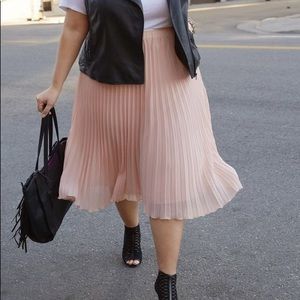 Summery 4X Boutique+ Pleated Skirt (Worn Once)